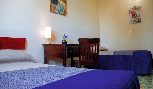 Habitación estándar doble, 2 camas dobles, baño privado, vistas al río