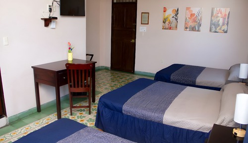 Habitación triple tradicional, varias camas, baño privado, vistas al río