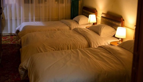 Habitación básica con 1 cama doble o 2 individuales, vistas a la ciudad