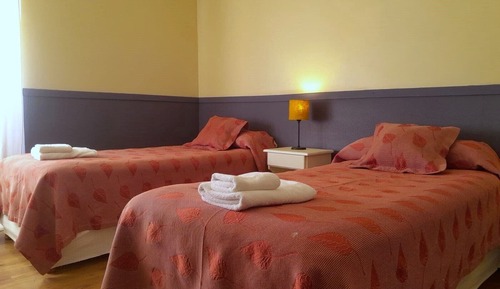 Habitación básica con 1 cama doble o 2 individuales