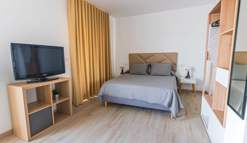 Apartamento superior, 1 cama de matrimonio con sofá cama, terraza, vistas a la ciudad