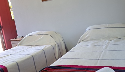 Habitación con 1 cama doble o 2 individuales, balcón