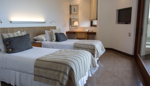 Habitación estándar con 1 cama doble o 2 individuales, vistas al complejo turístico