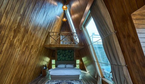 Estudio de lujo, junto a la piscina