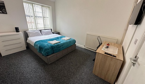 Habitación estándar doble, 1 cama doble, no fumadores, baño compartido