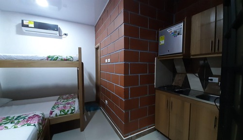 Habitación cuádruple básica, no fumadores, vistas al jardín
