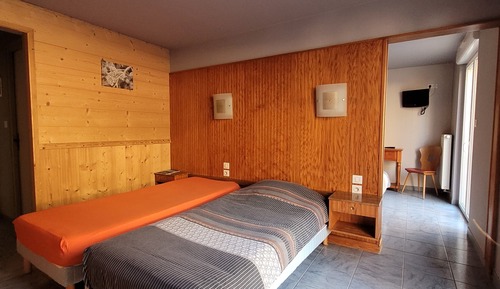 Habitación cuádruple, no fumadores, vistas a la colina