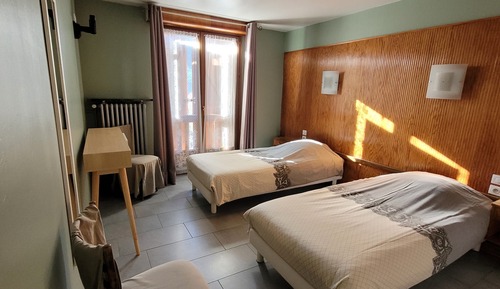 Habitación clásica con 1 cama doble o 2 individuales, no fumadores, vistas al valle