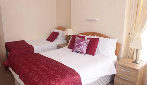 Habitación triple familiar, baño privado