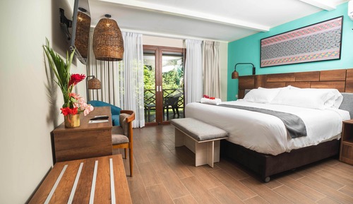 Habitación doble superior, 1 cama de matrimonio grande, vistas a la piscina