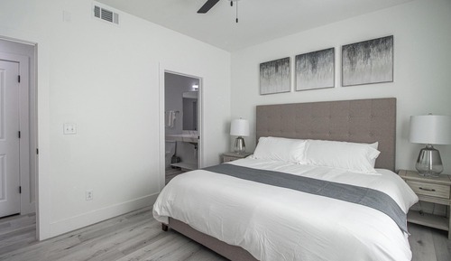 Apartamento exclusivo, 1 cama de matrimonio grande con sofá cama, acceso a la piscina