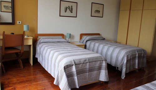 Habitación con 2 camas individuales