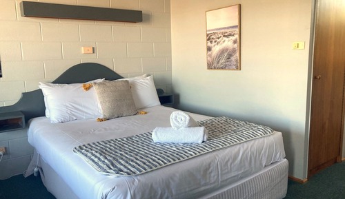 Habitación básica con 1 cama doble o 2 individuales