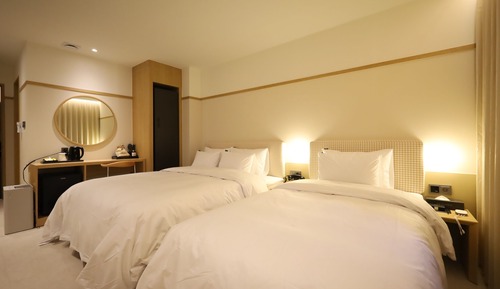 Habitación familiar con 2 camas individuales, vistas a la ciudad