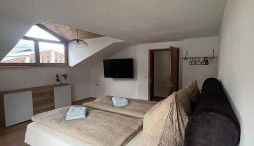 Apartamento, 2 habitaciones, balcón, vistas a la montaña
