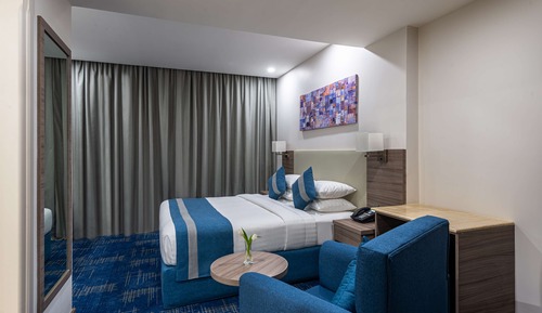 Habitación superior, 1 cama de matrimonio grande, no fumadores, vistas a la ciudad