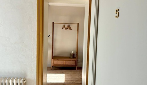 Habitación triple estándar, varias camas, baño privado, vistas al jardín