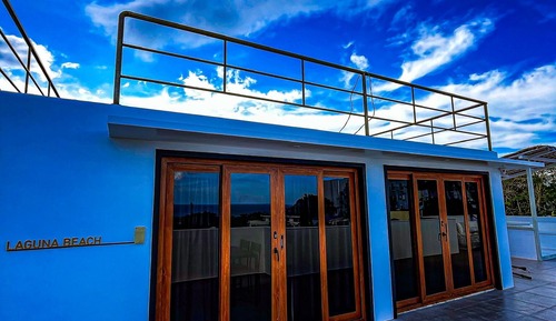 Ático ejecutivo, vistas parciales al mar