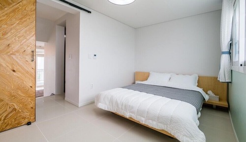 Habitación (Room 103)
