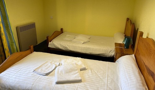 Habitación clásica con 2 camas individuales, junto a la montaña