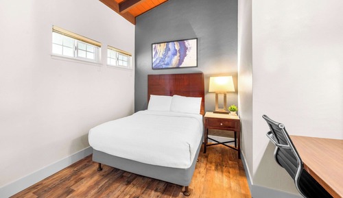Suite, no fumadores (Efficiency, 1 King Bed & 1 Double Bed)
