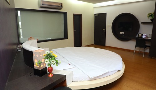 Suite Room with Bathtub