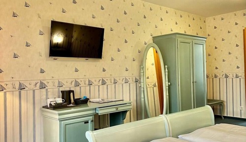 Habitación estándar con 1 cama doble o 2 individuales, 2 camas individuales, baño privado