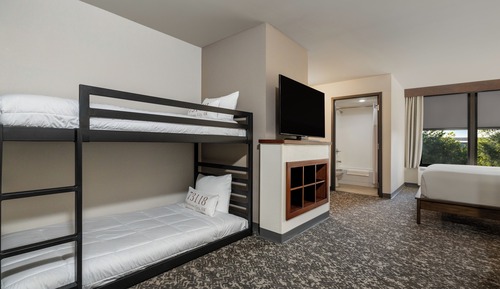 King Bunk Studio, 1 King Bed & Twin Bunks