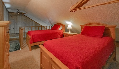 1 Bedroom Downstairs with Loft