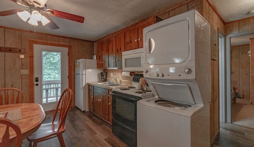1 Bedroom Cabin / Sleeps 4