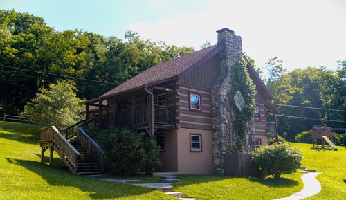 1 Bedroom Cabin / Sleeps 4