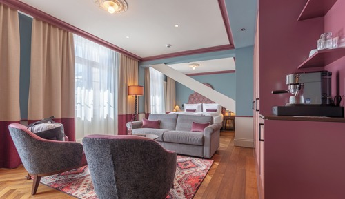 Habitación doble superior, 1 cama de matrimonio grande con sofá cama