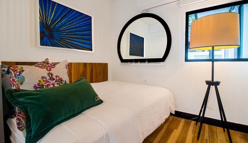 Habitación Deluxe doble, 2 camas de matrimonio, vistas al patio, planta baja