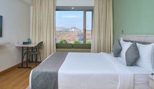 Superior Valley View Room
