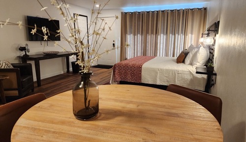 Habitación, 1 cama de matrimonio grande con sofá cama, cocina básica