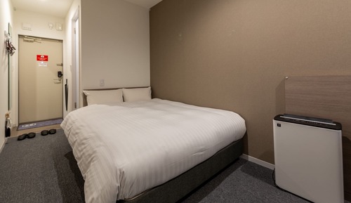 Habitación estándar doble, no fumadores (check-in is not available after 11PM)