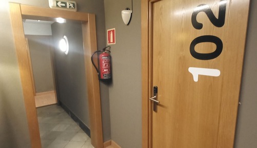 Habitación de diseño, 1 cama de matrimonio, baño privado, vistas a la ciudad