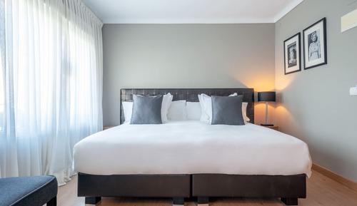 Habitación doble superior, 1 cama de matrimonio grande, vistas a la ciudad