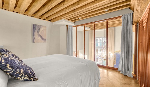 Ático exclusivo, 3 habitaciones, no fumadores, vistas al patio