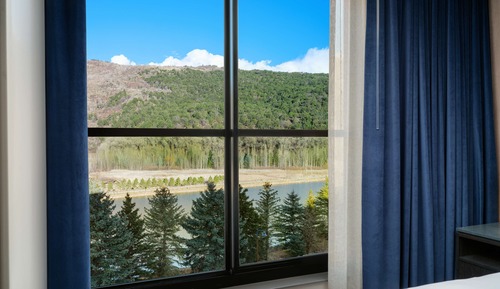 Habitación, 2 camas de matrimonio, vistas a la montaña (Mobility, Roll-In Shower)