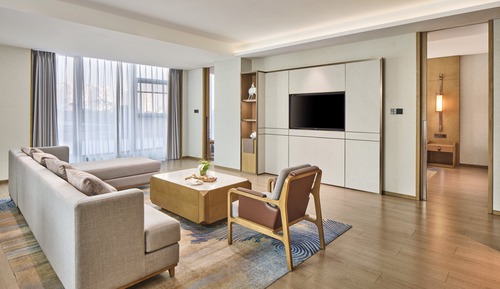 Suite (YuJiang)