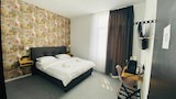 Basic Room, 1 Queen Bed