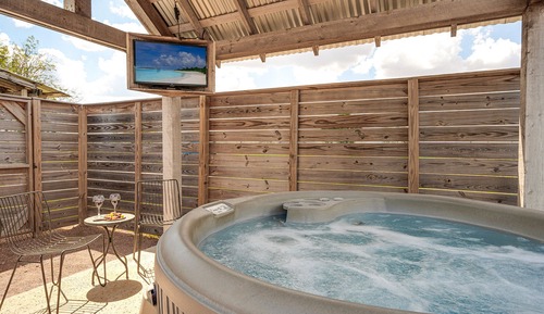 Casa, 1 cama de matrimonio grande, bañera de hidromasaje