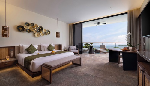 Luxury Suite King Garden View