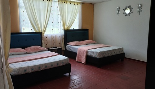 Dormitorio compartido familiar, 4 habitaciones