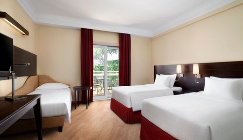 Habitación, 1 cama de matrimonio grande con sofá cama, balcón