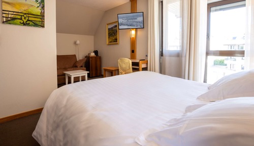 Suite junior, 1 cama de matrimonio, no fumadores (Living Room;with Sofabed)
