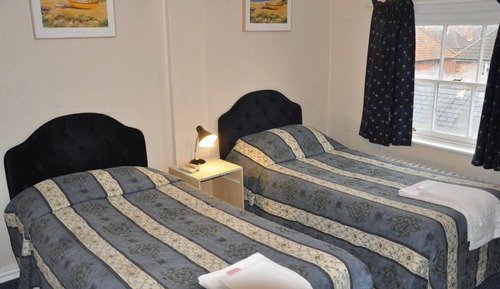 Habitación básica con 2 camas individuales (with Ensuite)