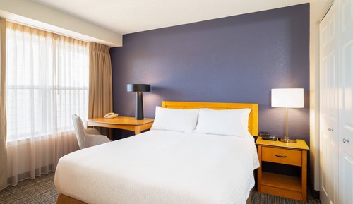 Suite, 2 habitaciones (Mobility/Hearing Access, Roll-In Shwr)