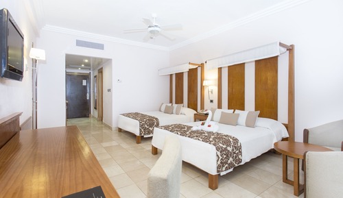 Habitación superior, vistas al jardín